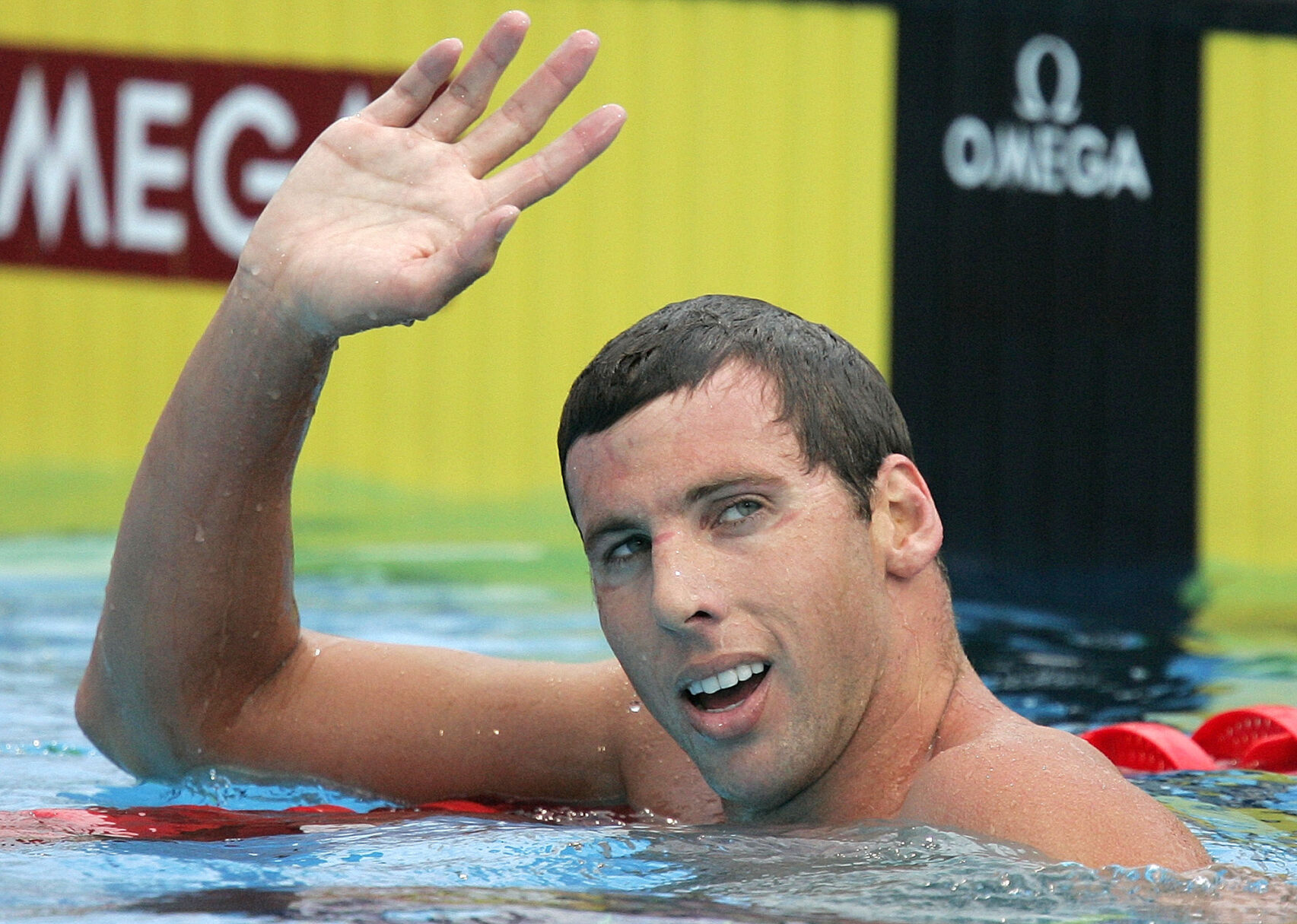 2005: Grant Hackett wins fourth straight world title in 1,500-meter freestyle